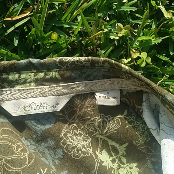 Olive Green Floral Print Button Down Shirt Size S - Picture 8 of 8